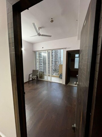 Room in 2.5 BHK Apartment at Mahagun Mywoods, Sector 16c Greater Noida – for Rent