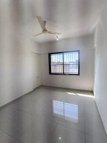 Room in 2 BHK Apartment at Godrej Green Vistas, Mahalunge – for Rent