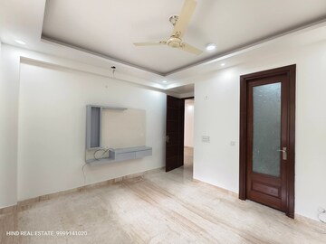 Room in 4 BHK Apartment at Saket – for Rent