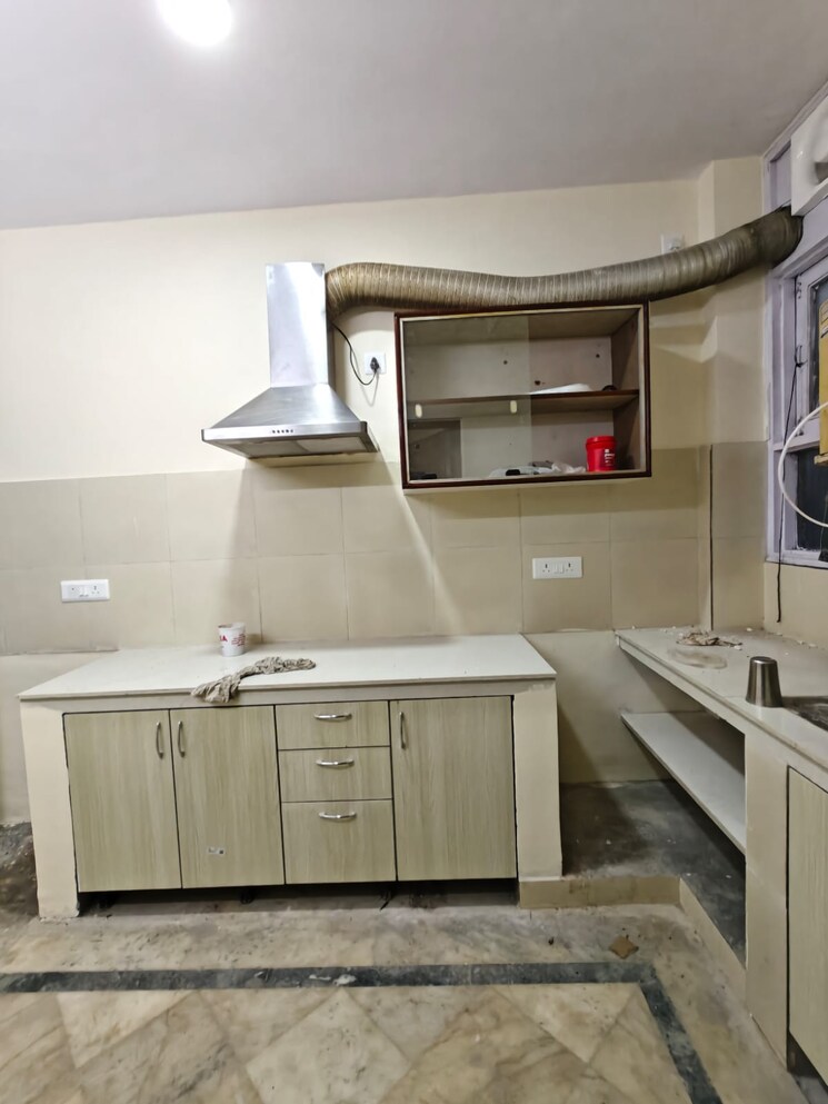 Kitchen, mohit-house 2 Bedroom 2000 Sq.Ft. Builder Floor In Sushant Lok I Gurgaon 9752674