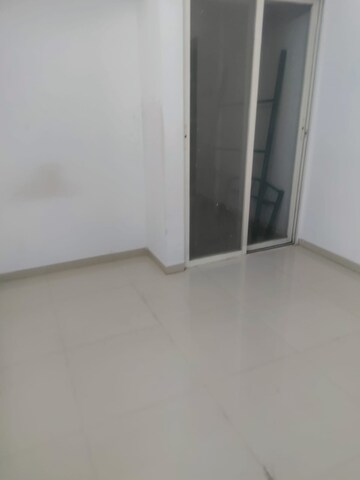 Room in 2 BHK Apartment at Mantra Insignia, Mundhwa – for Rent