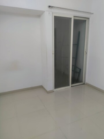 Room in 2 BHK Apartment at Mantra Insignia, Mundhwa – for Rent