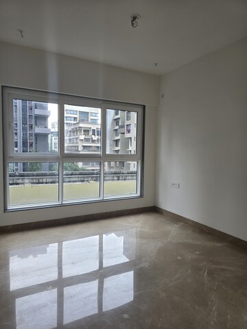 Room in 3 BHK Apartment at Shapoorji Pallonji The Designate, Khar West – for Rent