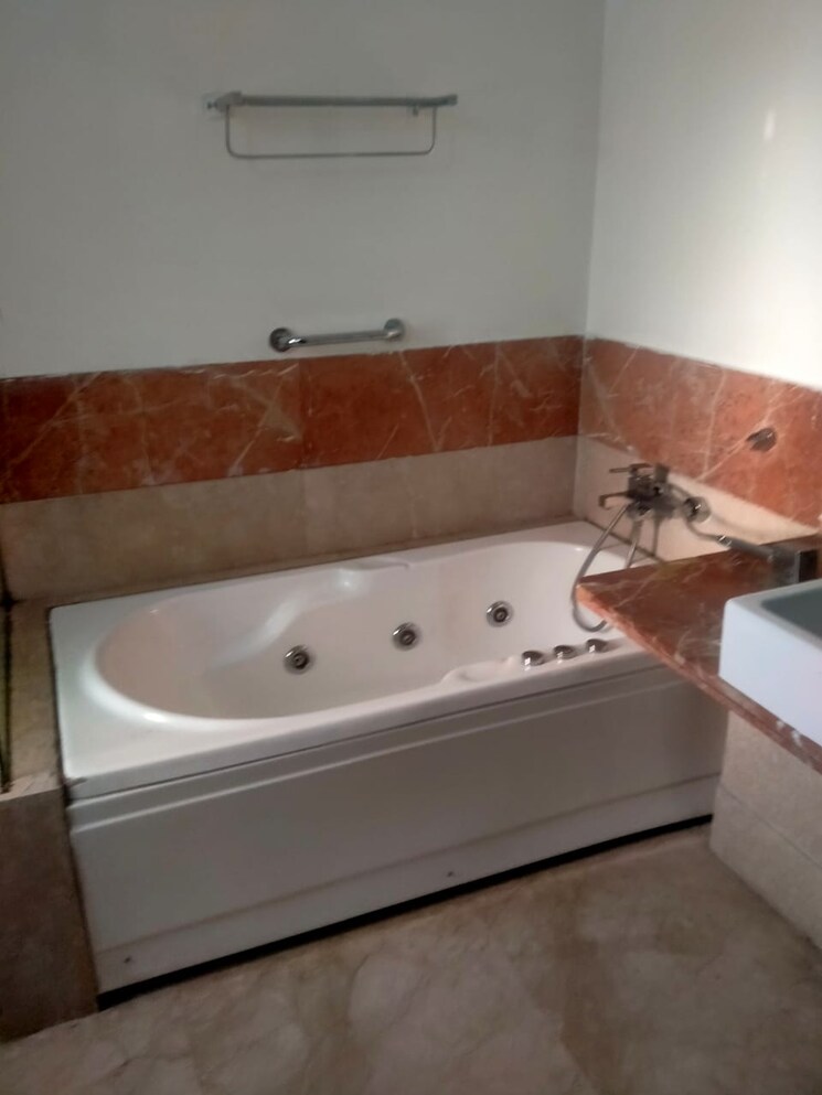 Bathroom, parsvnath-exotica 4 Bedroom 3390 Sq.Ft. Apartment In Sector 53 Gurgaon 9752967
