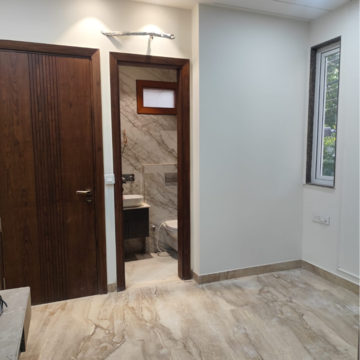 Room in 3 BHK Apartment at Pitampura – for Sale