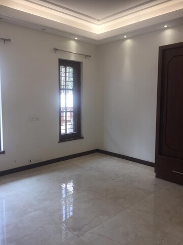Room in 4 BHK Apartment at Pioneer Araya, Sector 62 – for Rent