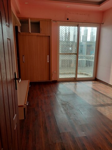 Room in 3.5 BHK Apartment at Urbtech Hilston, Sector 79 – for Rent