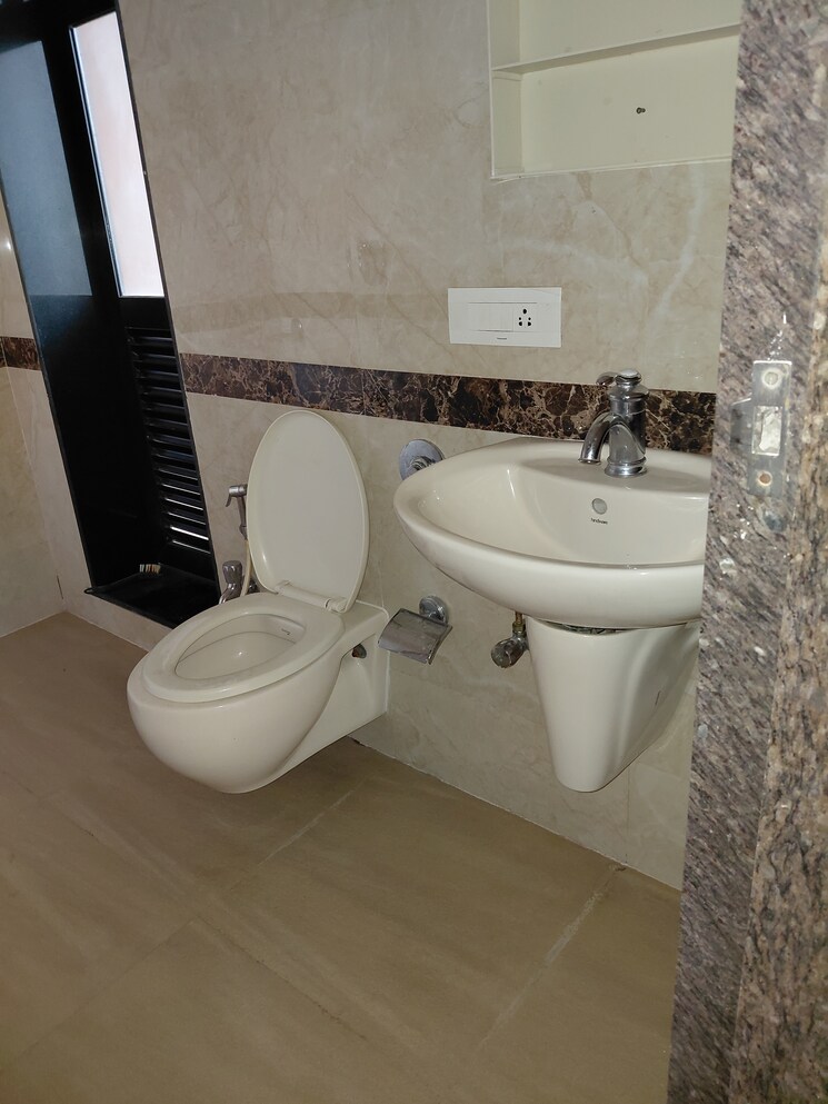 Bathroom, k-raheja-raheja-residency 3 Bedroom 1000 Sq.Ft. Apartment In Malad East Mumbai 9753276