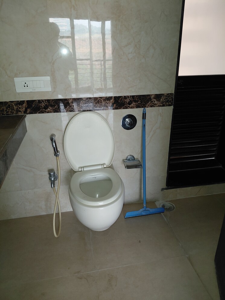 Bathroom, k-raheja-raheja-residency 3 Bedroom 1000 Sq.Ft. Apartment In Malad East Mumbai 9753276