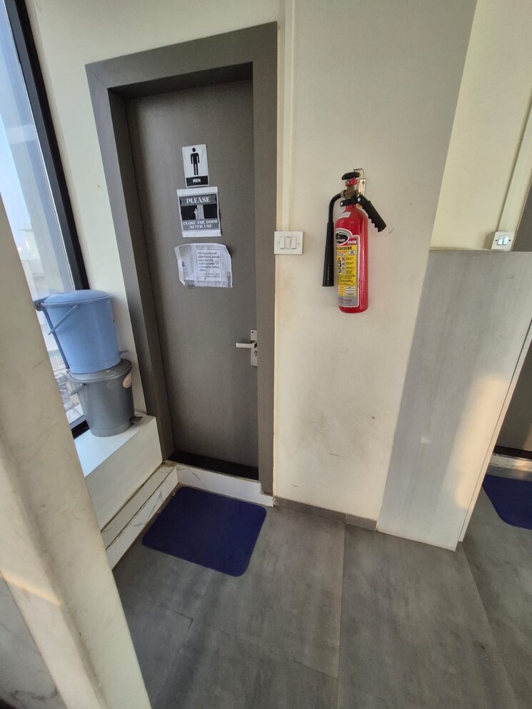 Common Area, bandra west Commercial Office Space 1800 Sq.Ft. In Bandra West Mumbai 9753503