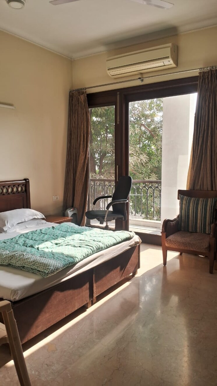 Bedroom, defence colony 3 Bedroom 1600 Sq.Ft. Builder Floor In Defence Colony Delhi 9753335