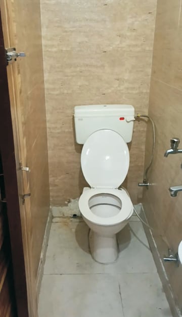 Bathroom in 1 BHK Builder Floor at Rohini Sector 8 – for Rent