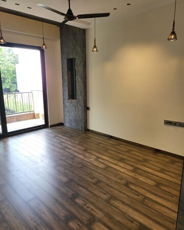 Room in 4 BHK Apartment at DLF The Icon, Dlf Phase V – for Rent