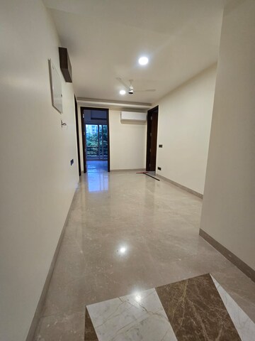 Building Lobby in 4 BHK Apartment at DLF The Icon, Dlf Phase V – for Rent