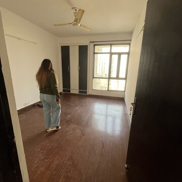 Room in 2 BHK Apartment at Eldeco Aamantran, Sector 119 – for Rent