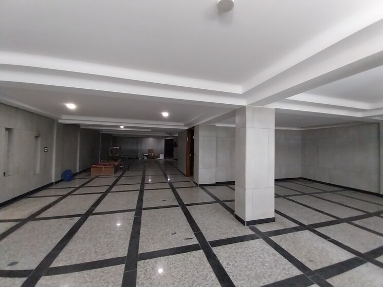  Parking, naraina 4 Bedroom 300 Sq.Yd. Builder Floor In Naraina Delhi 9753160