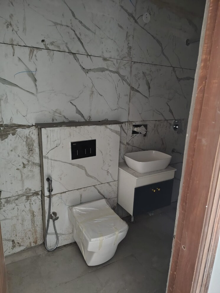 Bathroom, dhakoli 3 Bedroom 112 Sq.Yd. Builder Floor In Dhakoli Zirakpur 9753817
