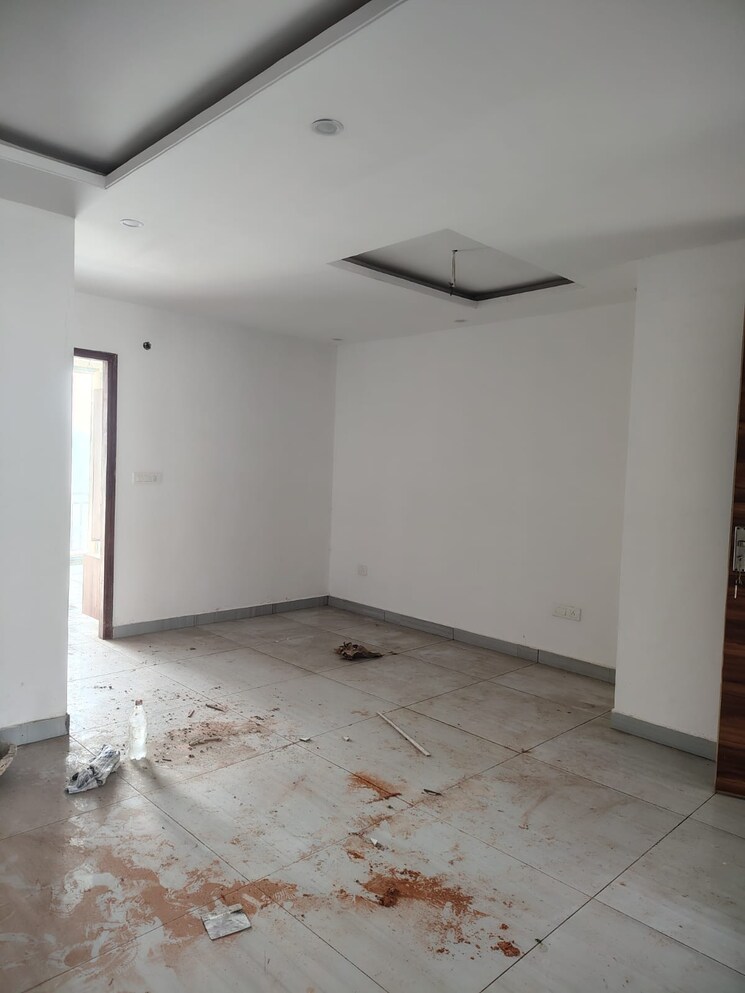 Room, dhakoli 3 Bedroom 112 Sq.Yd. Builder Floor In Dhakoli Zirakpur 9753817