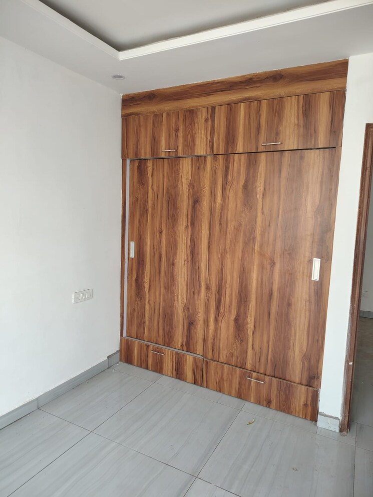 Room, dhakoli 3 Bedroom 112 Sq.Yd. Builder Floor In Dhakoli Zirakpur 9753817