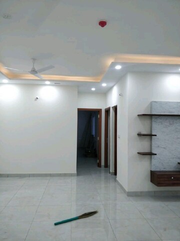 Room in 2.5 BHK Apartment at Prestige Park Square, Bannerghatta Road – for Rent