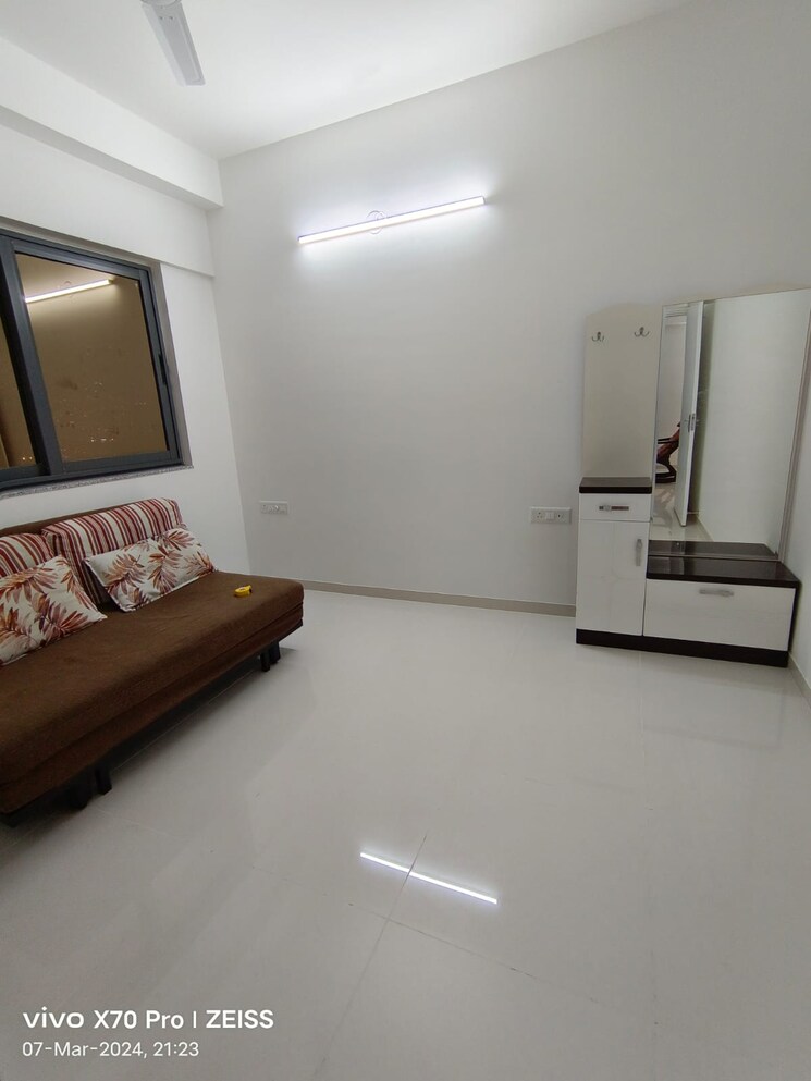 Living Room, amanora-gold-towers 2 Bedroom 918 Sq.Ft. Apartment In Hadapsar Pune 9753863