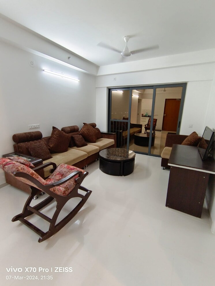 Living Room, amanora-gold-towers 2 Bedroom 918 Sq.Ft. Apartment In Hadapsar Pune 9753863