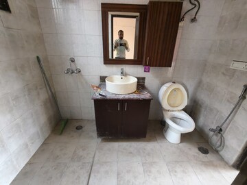 Master Bedroom in 3.5 BHK Builder Floor at SS The Lilac, Sector 49 – for Sale