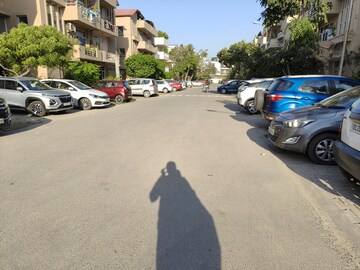 Parking in 3.5 BHK Builder Floor at SS The Lilac, Sector 49 – for Sale