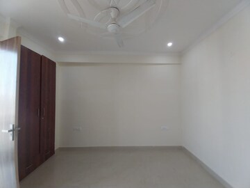 Room in 2 BHK Apartment at Palm Residency Chhatarpur, Chattarpur – for Rent