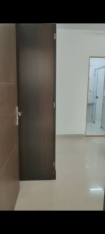 Room in 2 BHK Apartment at Vile Parle East – for Rent