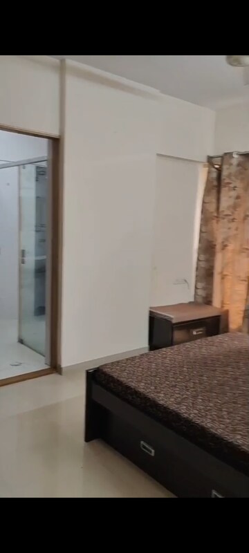 Room in 2 BHK Apartment at Vile Parle East – for Rent