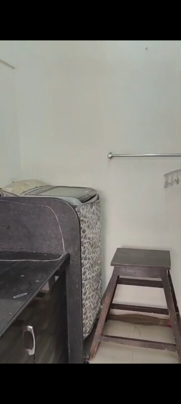 Furnished Amenities in 2 BHK Apartment at Vile Parle East – for Rent