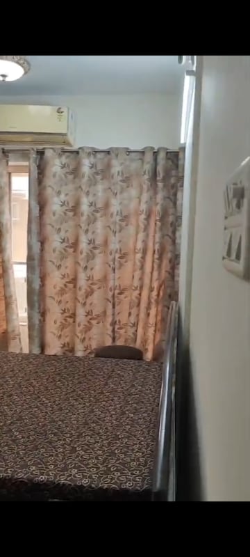 Bedroom in 2 BHK Apartment at Vile Parle East – for Rent