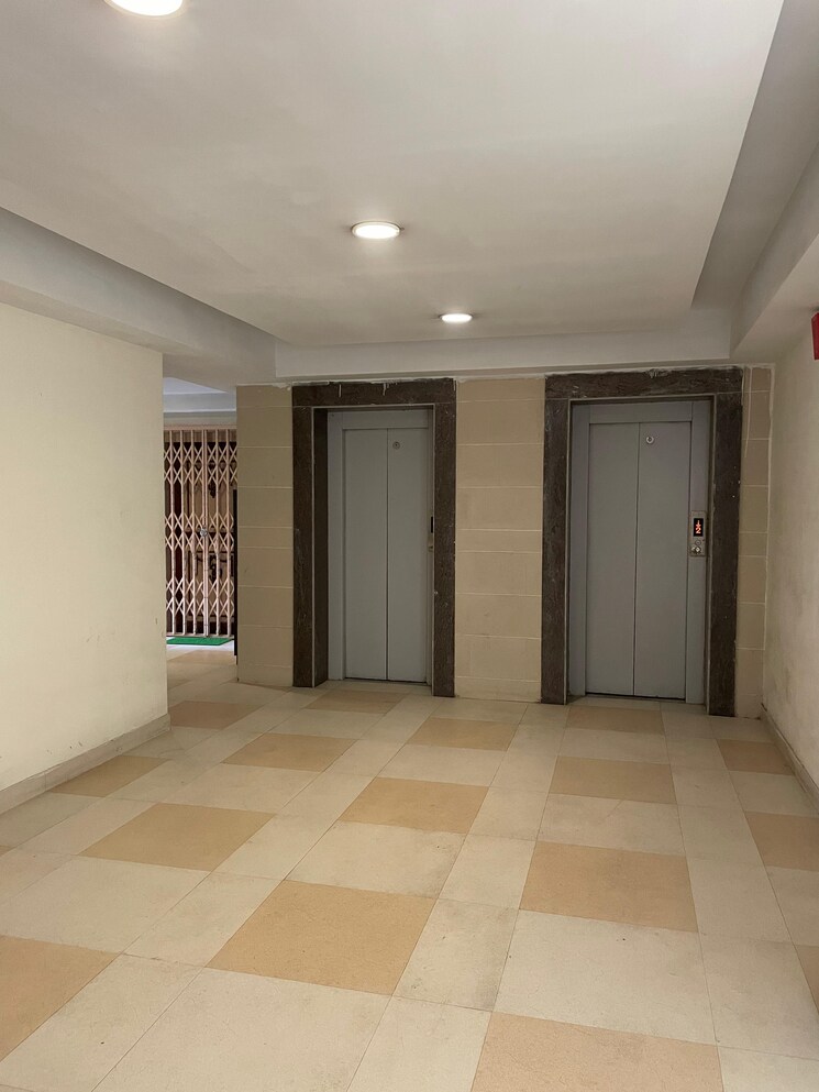 Room, city-centre 3 Bedroom 1500 Sq.Ft. Apartment In Salt Lake City Kolkata 9754452