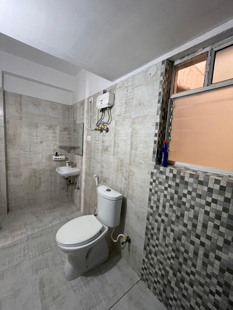 Bathroom, city-centre 3 Bedroom 1500 Sq.Ft. Apartment In Salt Lake City Kolkata 9754452