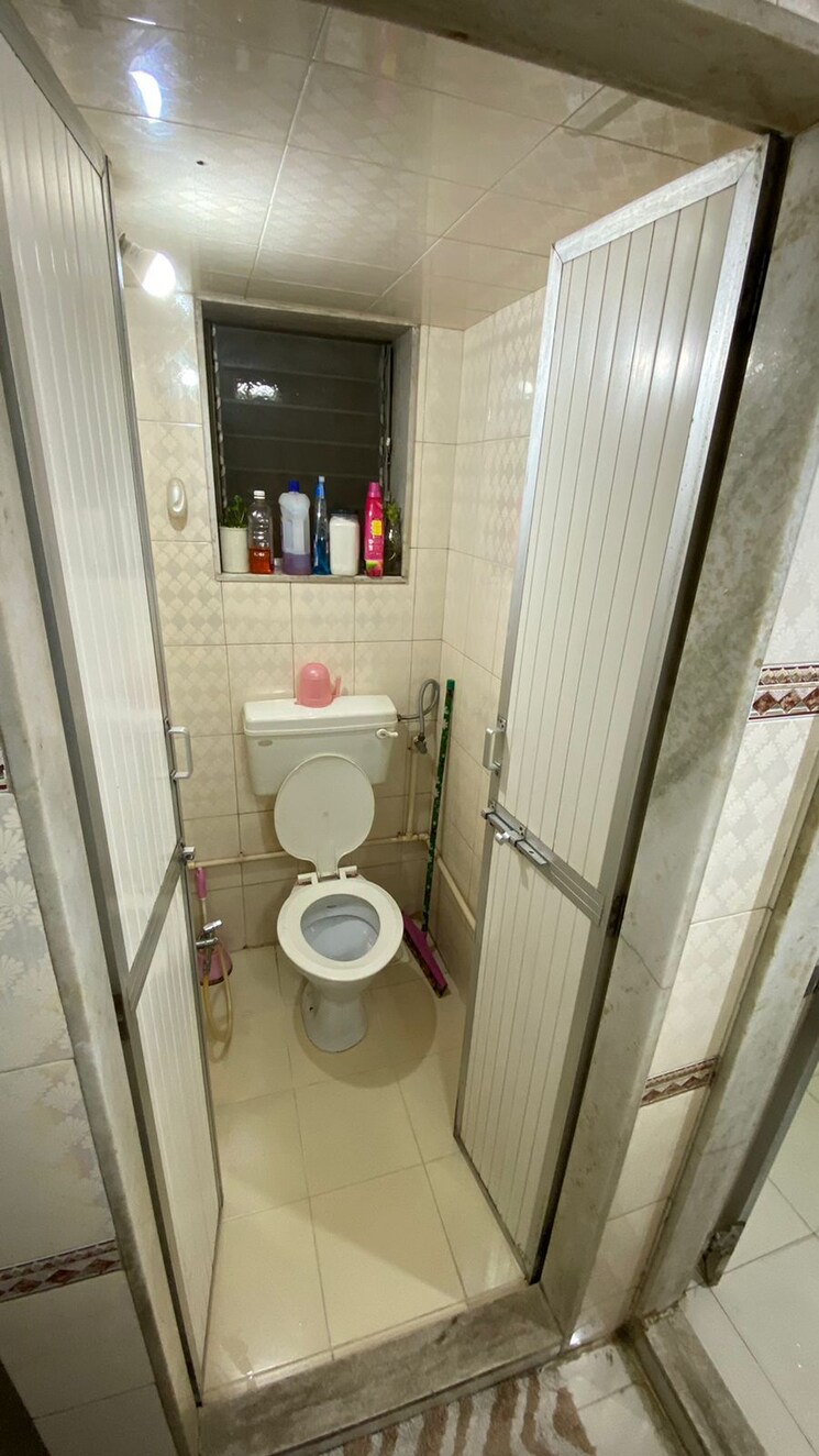 Bathroom, mahim 2 Bedroom 880 Sq.Ft. Apartment In Mahim Mumbai 9754479