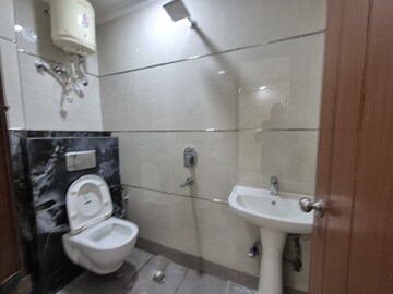 Bathroom in 3 BHK Apartment at Palm Residency Chhatarpur, Chattarpur – for Rent