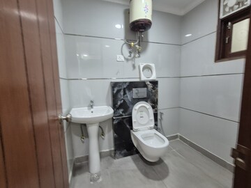 Bathroom in 3 BHK Apartment at Palm Residency Chhatarpur, Chattarpur – for Rent