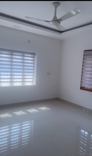 Room in 4 BHK Independent House at Kuttanellur – for Sale