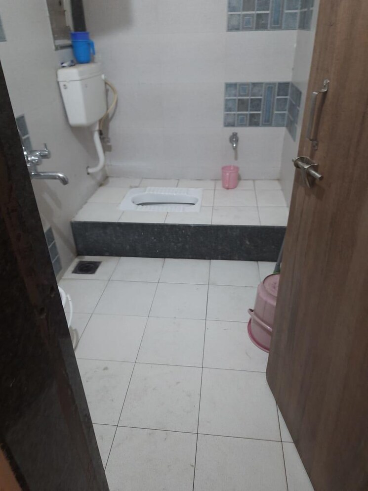 Bathroom, nirman-nisarga 2 Bedroom 901 Sq.Ft. Apartment In Bhusari Colony Pune 9754572