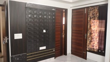 Building Lobby in 3 BHK Builder Floor at Sector 57 – for Rent