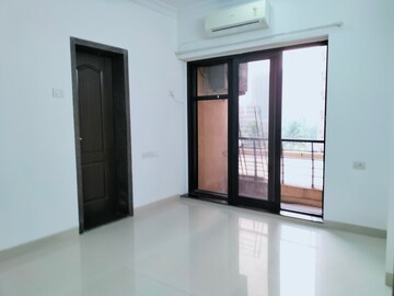 Room in 2 BHK Apartment at K Raheja Raheja Residency, Malad East – for Rent