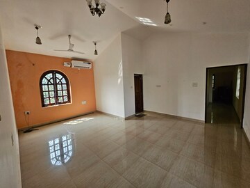 Room in 6 BHK Villa at Parra – for Sale