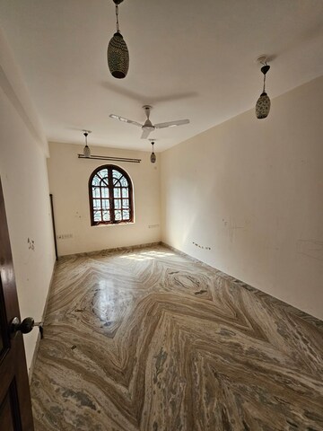 Room in 6 BHK Villa at Parra – for Sale