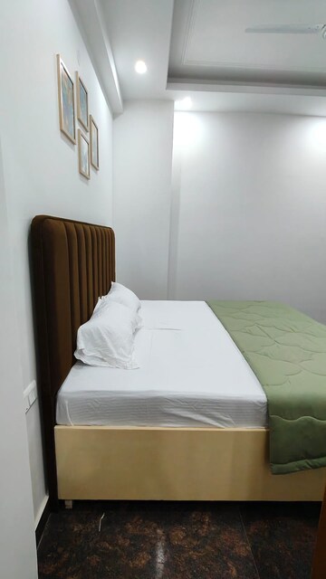 Bedroom in 1 BHK Builder Floor at Sector 56 – for Rent