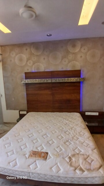 Bedroom in 3 BHK Apartment at Dhawalgiri Apartments, Goregaon East – for Rent