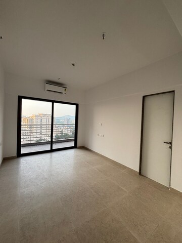 Room in 4 BHK Apartment at Kanakia Silicon Valley, Powai – for Rent