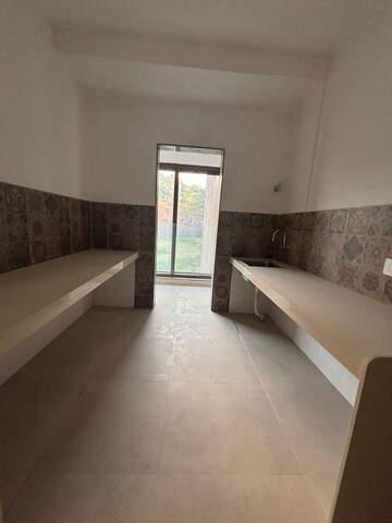 Room in 4 BHK Apartment at Kanakia Silicon Valley, Powai – for Rent