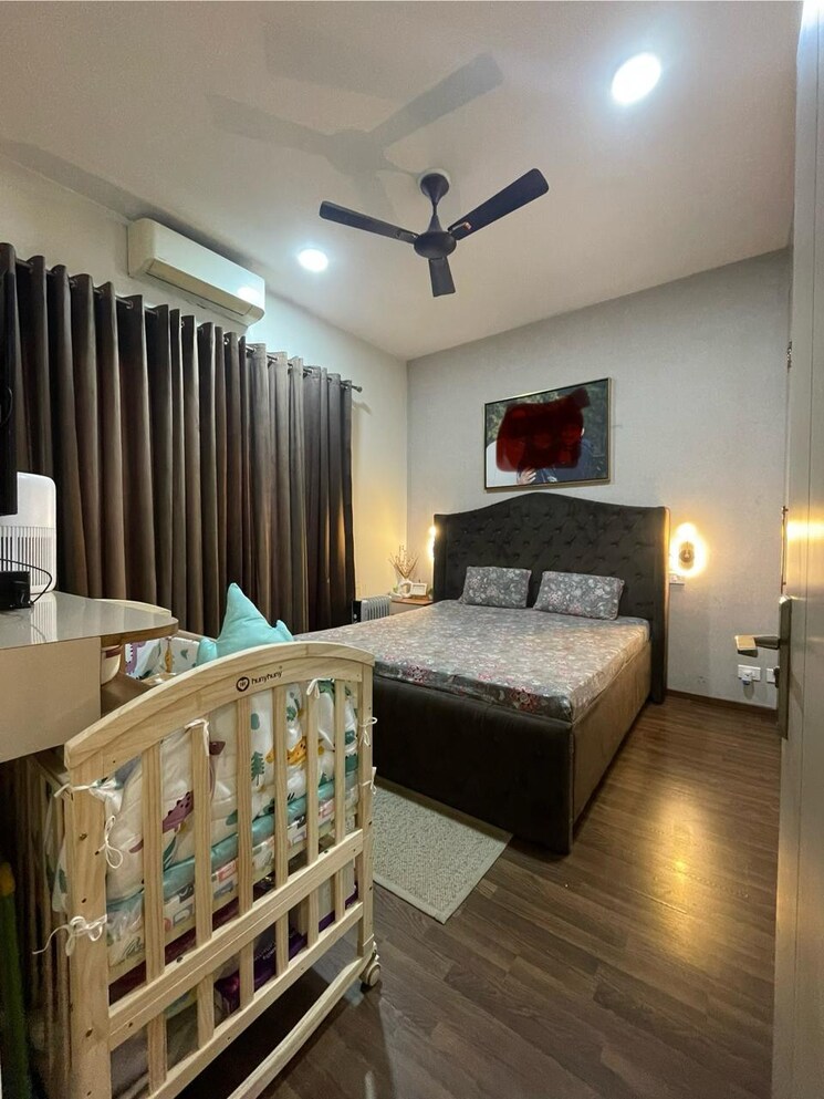 Bedroom, sector 56 4 Bedroom 300 Sq.Ft. Builder Floor In Sector 56 Gurgaon 9755810