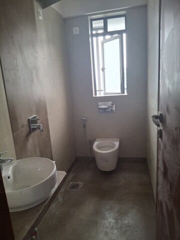 Furnished Amenities in 3 BHK Apartment at Goghari Mansion CHS, Santacruz West – for Rent